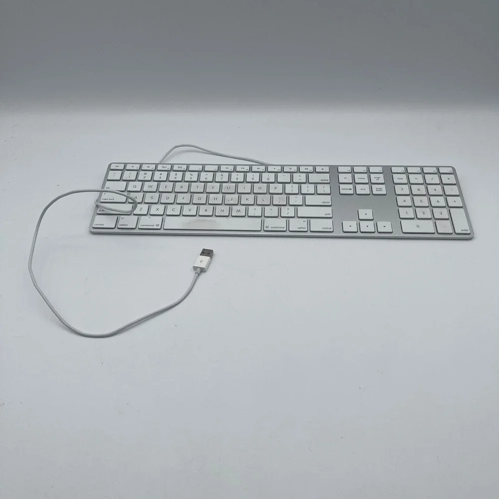 Apple A1243 Wired Keyboard with Numeric Keypad Silver Aluminum MB110LL/B Mac